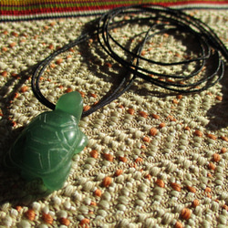 吉祥亀の彫り珠：緑瑪瑙のお紐仕立てネックレス　 5枚目の画像