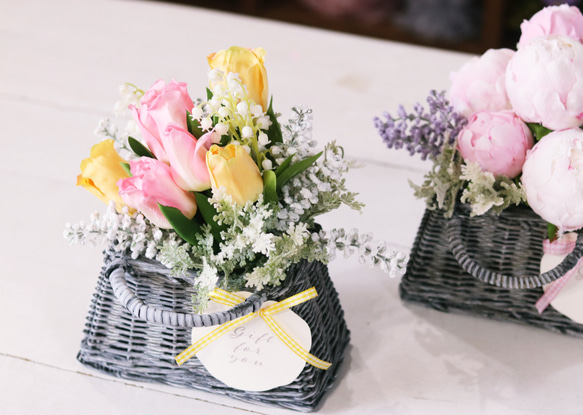 春を感じるお花♪チューリップとすずらんの花束バスケットアレンジ*グリーン*ピンク*オレンジ　 2枚目の画像