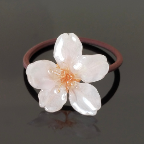 ワケありな逸品】Everpink Sakura. 本物の桜のヘアゴム／髪飾り