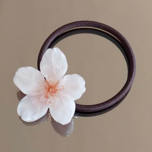ワケありな逸品】Everpink Sakura. 本物の桜のヘアゴム／髪飾り