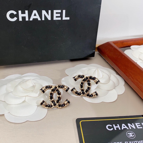 CHANELヴィンテージ手書き風ピアス 今日特価】Chanel ヴィンテージ アルファベットピアス 送料無料