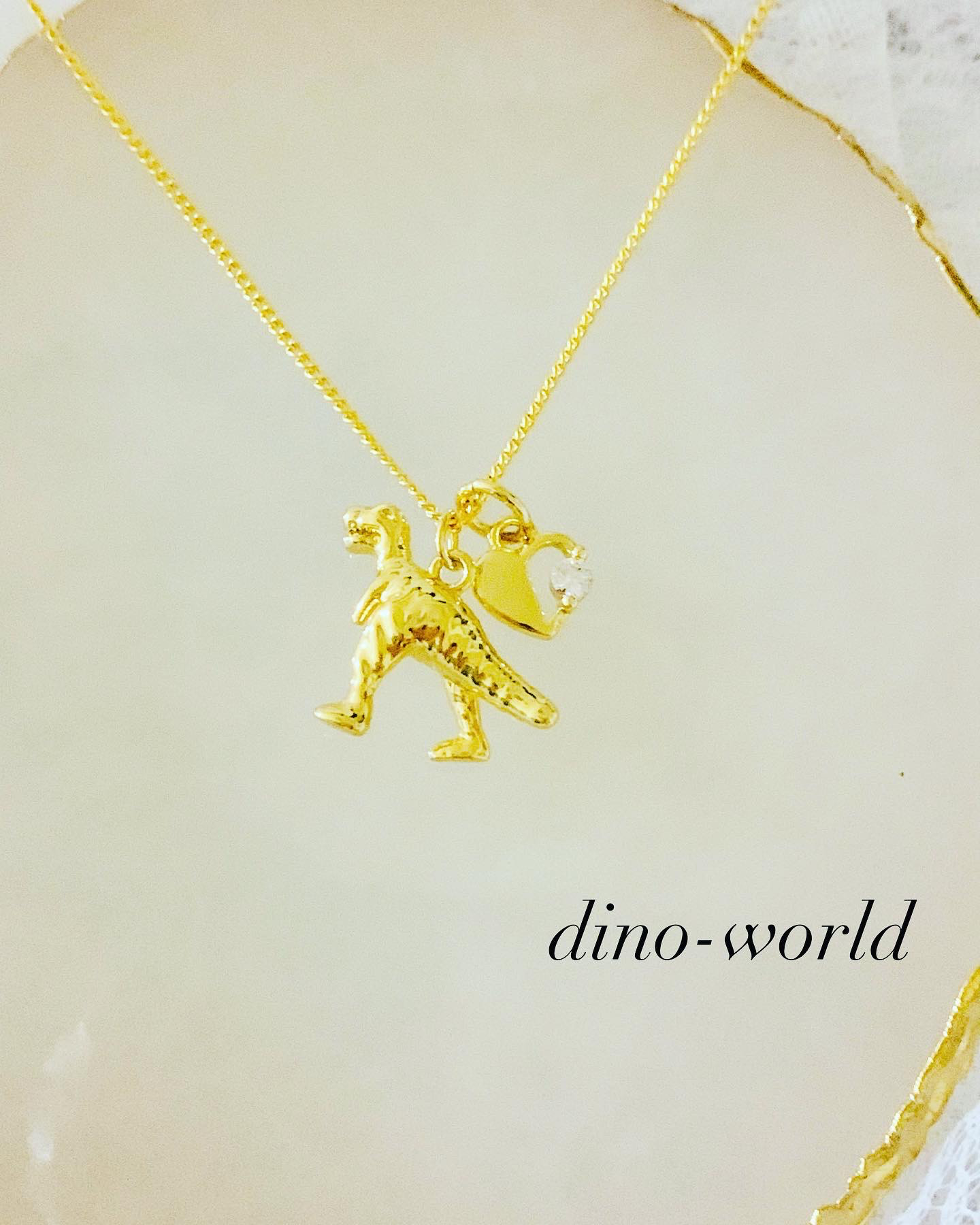 ハートチャームwith キュービックジルコニア　恐竜ネックレス