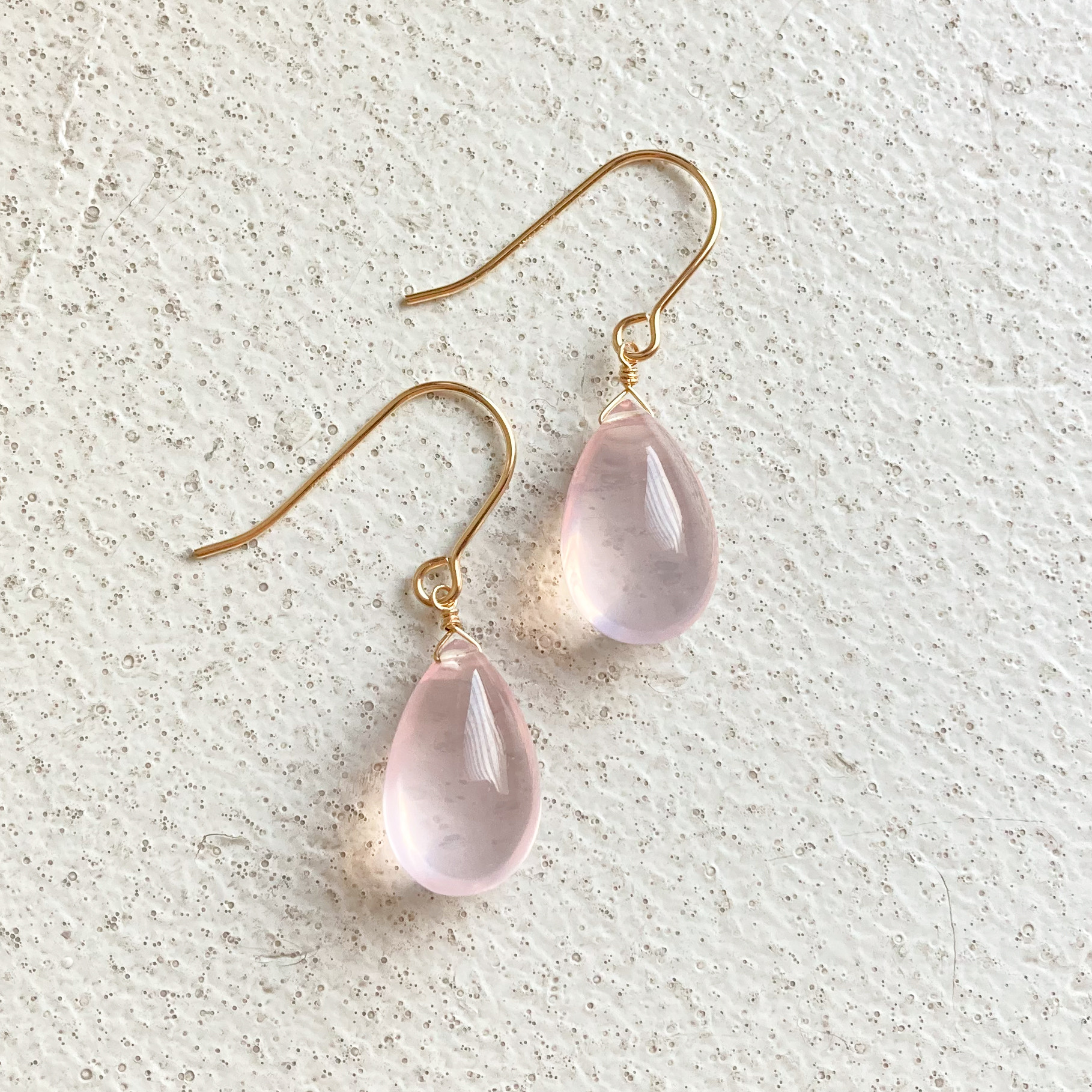 14kgf］宝石質 桜ピンクのローズクォーツ 一粒ピアス イヤリング