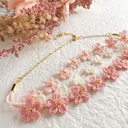 ピンク の 小さなお花畑 ブレスレット レース編み フラワー 3枚目の画像