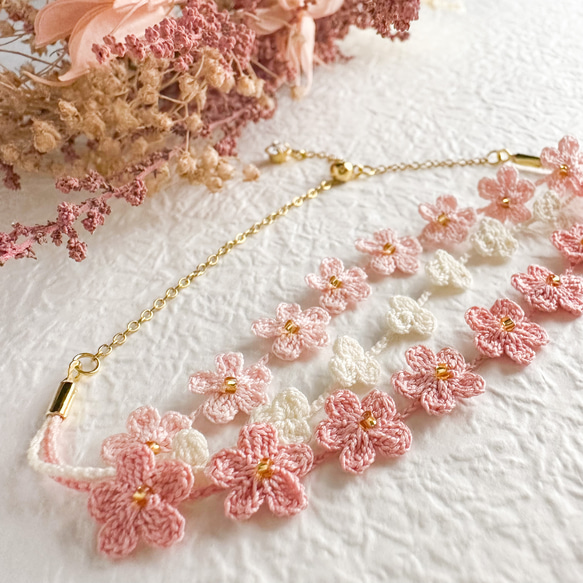 ピンク の 小さなお花畑 ブレスレット レース編み フラワー 3枚目の画像