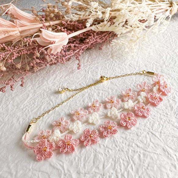 ピンク の 小さなお花畑 ブレスレット レース編み フラワー 2枚目の画像