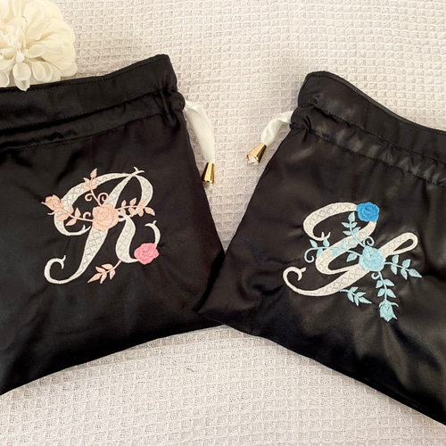 サテン生地のポーチ＊名入れ 巾着袋 KY*mama 通販 15495236｜Creema