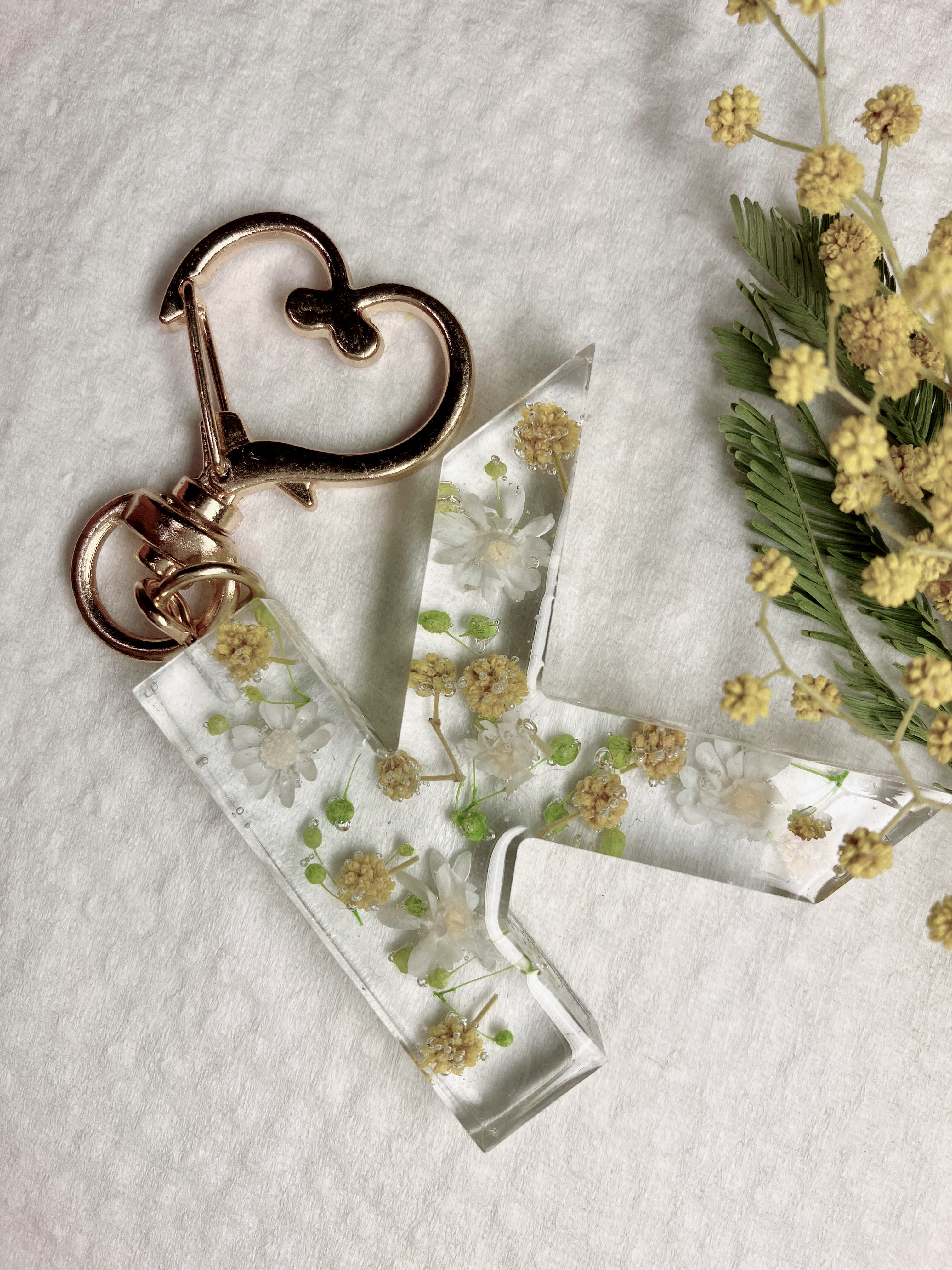 ☆asarin☆★お花のイニシャルキーホルダー　かすみ草　ピンク【080】 ☆asarin☆★お花のイニシャルキーホルダー　かすみ草　ピンク【080】