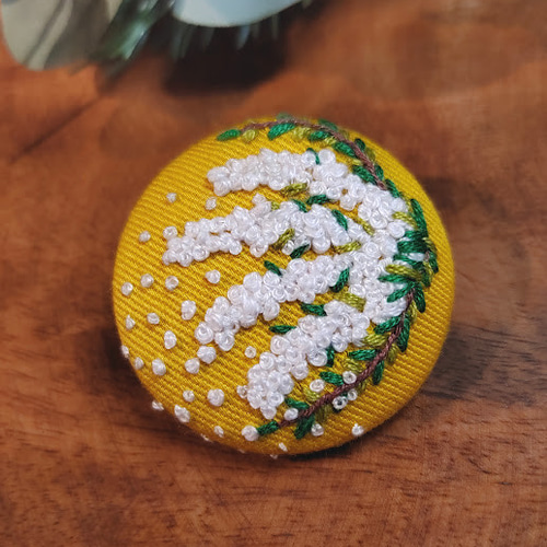 一点もの】ユキヤナギの手刺繍ブローチ ブローチ 春の花 通販 15495735