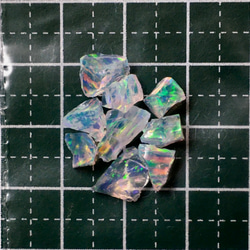 《合成オパール》(フローレスオパール) 原石 ウォーター/マルチ斑 1.4g ㋔ 2枚目の画像