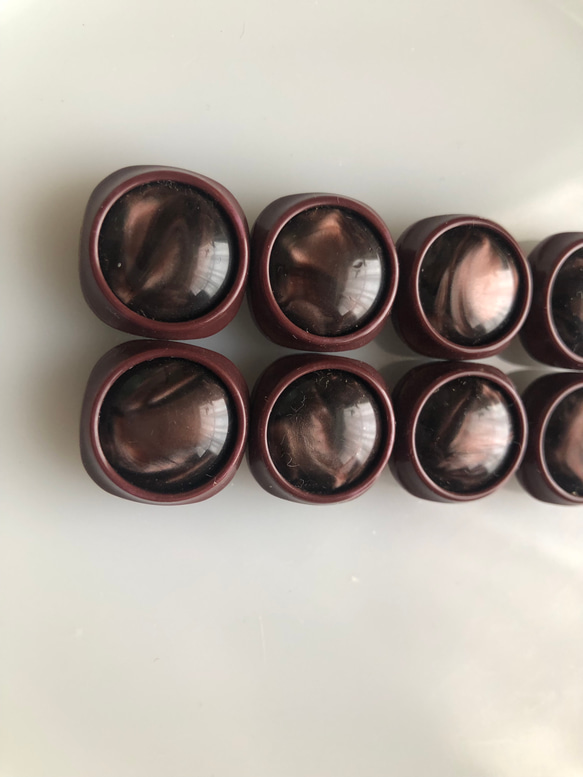 アンティーク ボタン 8個　ビンテージ 昭和 レトロ 個性的 ハンドメイド素材 日本製 ポップ アクセ ライトブラウン 3枚目の画像