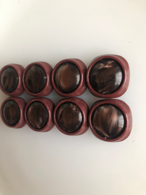 アンティーク ボタン 8個　ビンテージ 昭和 レトロ 個性的 ハンドメイド素材 日本製 ポップ アクセ ライトブラウン 2枚目の画像