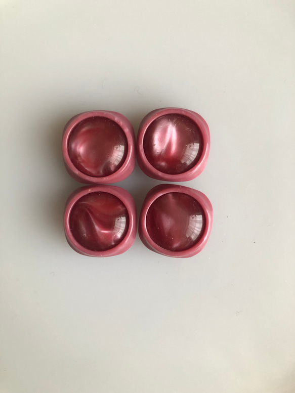 アンティーク ボタン 4個　ビンテージ 昭和 レトロ 個性的 ハンドメイド素材 日本製 ポップ アクセ ピンク 1枚目の画像