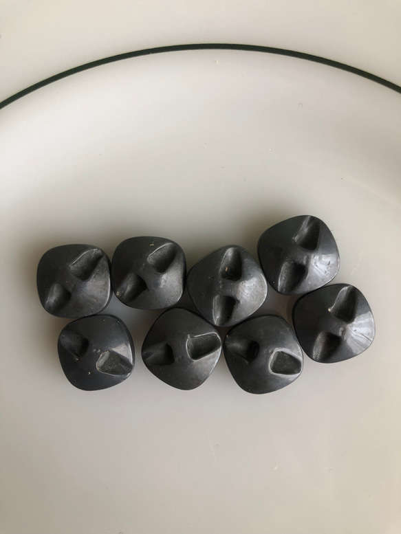 アンティーク ボタン 8個　ビンテージ 昭和 レトロ 個性的 ハンドメイド素材 日本製 ポップ アクセ グレー　灰色 6枚目の画像