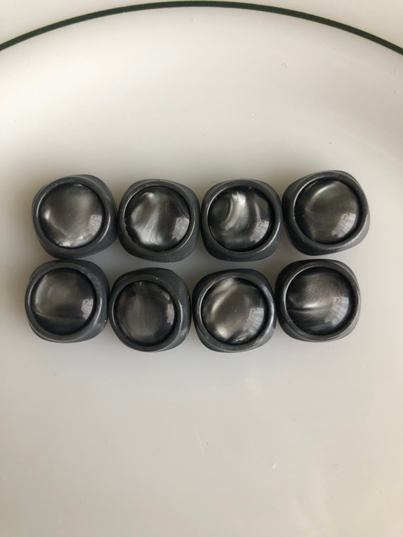 アンティーク ボタン 8個　ビンテージ 昭和 レトロ 個性的 ハンドメイド素材 日本製 ポップ アクセ グレー　灰色 5枚目の画像