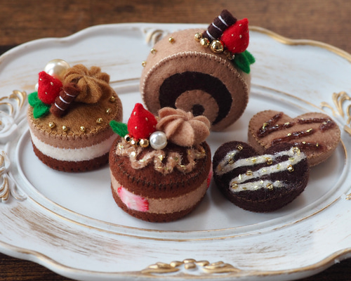 フェルトケーキ2個＆ロールケーキ1個＆クッキー2個セット brown