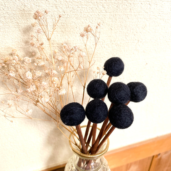 ♦︎受注制作♦︎黒の羊毛フェルトボールのアロマスティック7本セット　単色カラー 6枚目の画像