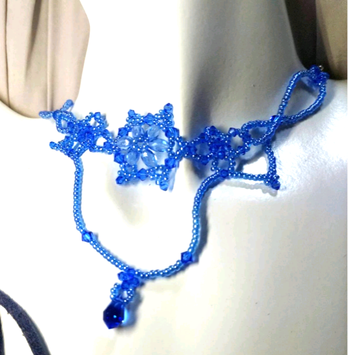 派手だっていいじゃない！青い編み編みチョーカー