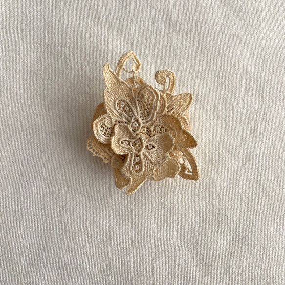 france antique race - brooch 1枚目の画像