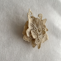 france antique race - brooch 2枚目の画像