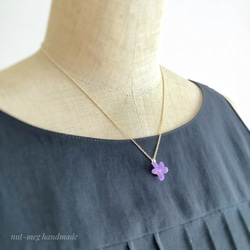 紫のスミレのネックレス(マット) 16枚目の画像