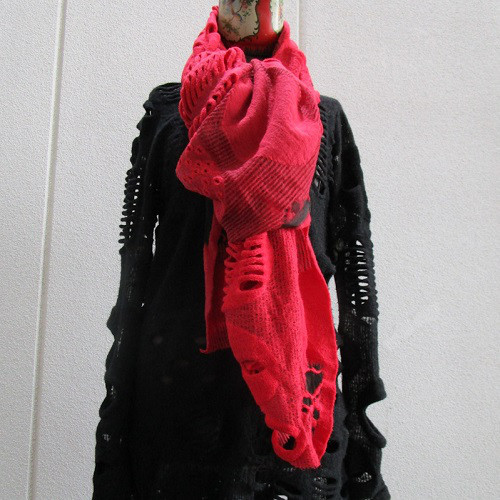 〇ウールの暖かさと楽しさを身にまとう縮絨ストール〇