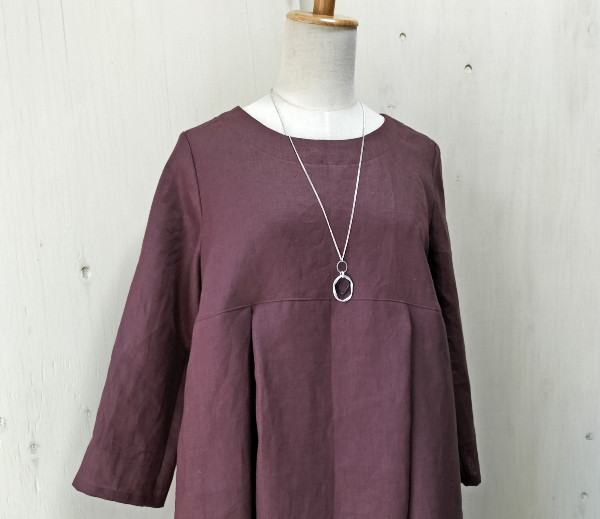 【送料無料】リネンのロングタックワンピース＜ワインカラー＞