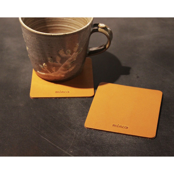 【2個セット】色が選べる 栃木レザーコースター 全7色　おうちやオフィスでのカフェタイムに。 2枚目の画像
