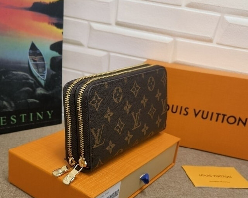 LOUIS VUITTON茶色の長財布です LOUIS VUITTON ルイヴィトン 長財布 小銭入れ モノグラム 茶