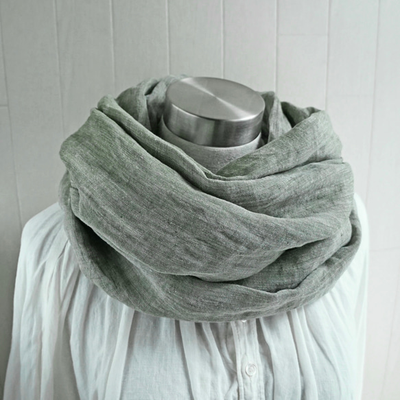 高品質亞麻圍巾，深綠色 x 亞麻色 第1張的照片