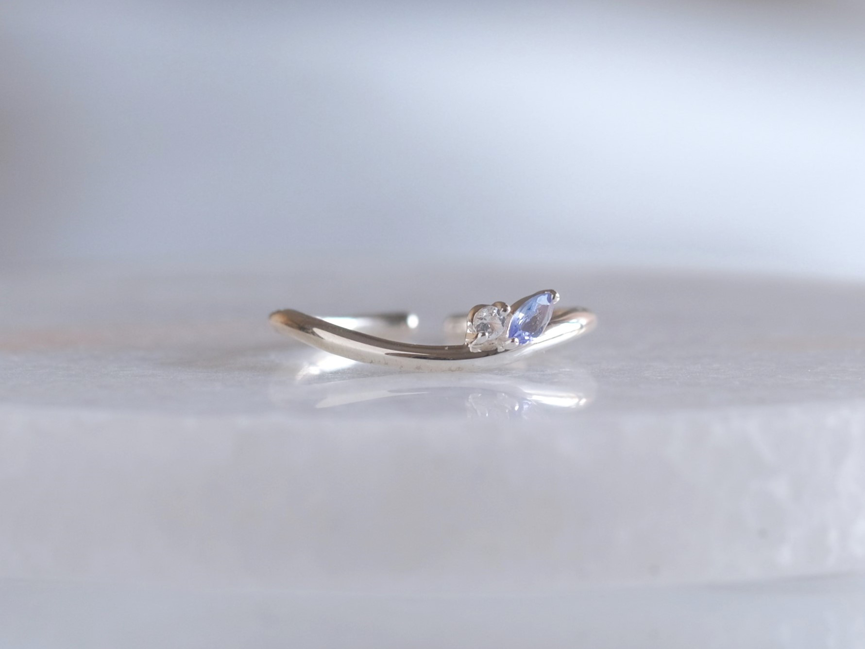 Vindur ring　天然石タンザナイト×ホワイトトパーズ　シルバーウェーブリング　silver925 11,550円