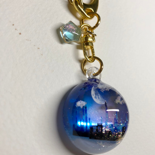 空レジン-眠らない街 キーホルダー 春/透明感/クリスマス/プレゼント