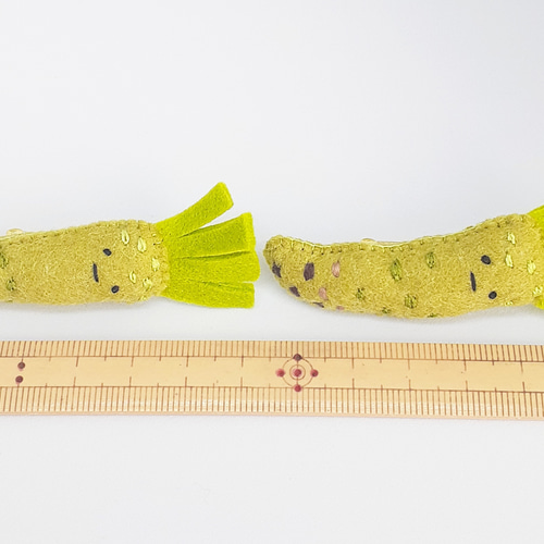 フェルトマスコット 刺繍 ブローチ わさび ブローチ おぢ 通販