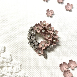 くすみピンクのお花のリースブローチ(送料無料) 3枚目の画像
