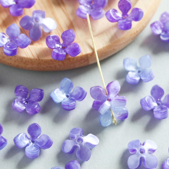 【6つ】アクリル　紫　パープル　フラワー　ビーズ　花　花びら パール 1枚目の画像