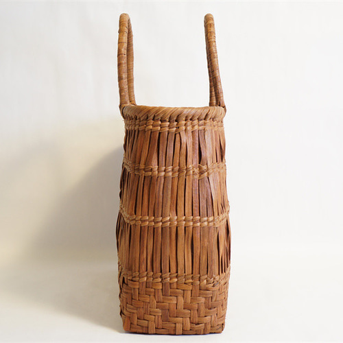 山葡萄 籠 かごバッグ 網代編・未使用品・やまぶどう籠・美品　趣のある逸品です 山葡萄 籠 かごバッグ カゴ 網代編み 中布と内ポケット付き 匠の