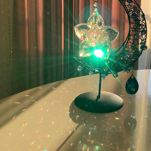 碧い月と神秘的な五芒星サクラメントフラワーの水晶結界サン