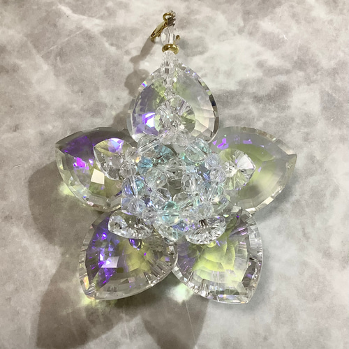 碧い月と神秘的な五芒星サクラメントフラワーの水晶結界サン