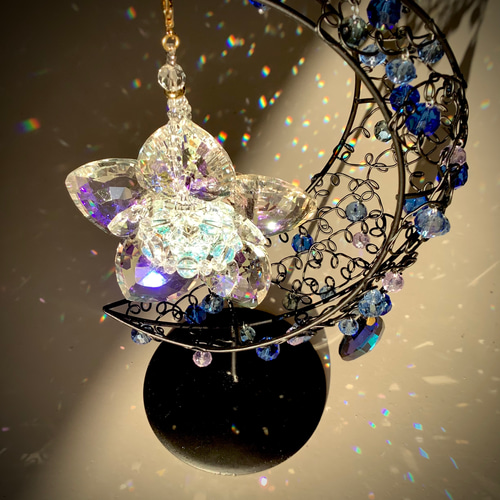 碧い月と神秘的な五芒星サクラメントフラワーの水晶結界サン