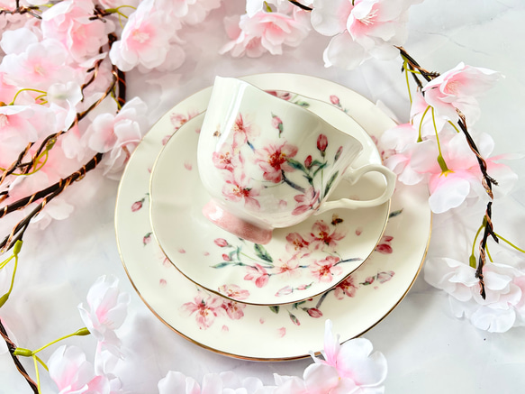 ～桃色麗華・桜の舞～ティーカップ＆ソーサー、プレート　トリオティーセット 2枚目の画像