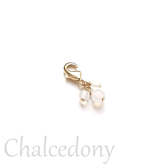 天然石のチャーム　ホワイトカルセドニー【Chalcedony】 1枚目の画像