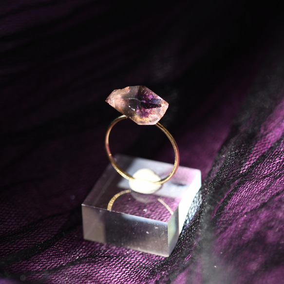 【005黑暗女主角收藏】紫水晶（Amethyst）礦物寶石戒指戒指天然石 第3張的照片