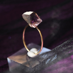 【005黑暗女主角收藏】紫水晶（Amethyst）礦物寶石戒指戒指天然石 第2張的照片