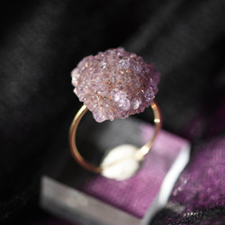 【006暗黑女主角典藏】紫水晶（Amethyst）礦物寶石指環戒指天然石 第3張的照片