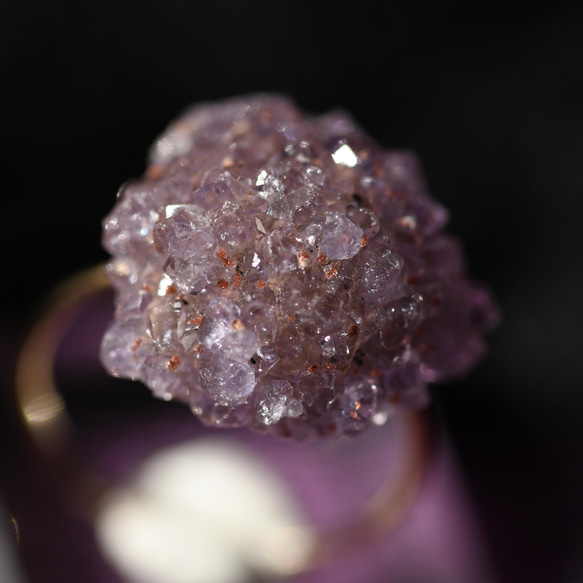 【006暗黑女主角典藏】紫水晶（Amethyst）礦物寶石指環戒指天然石 第5張的照片