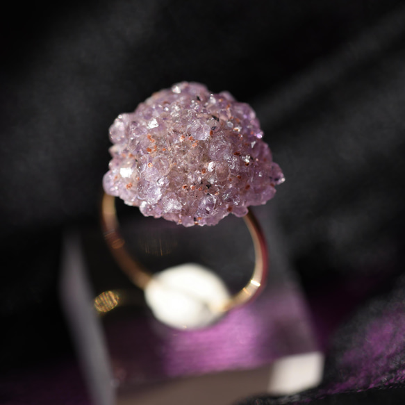 【006暗黑女主角典藏】紫水晶（Amethyst）礦物寶石指環戒指天然石 第7張的照片