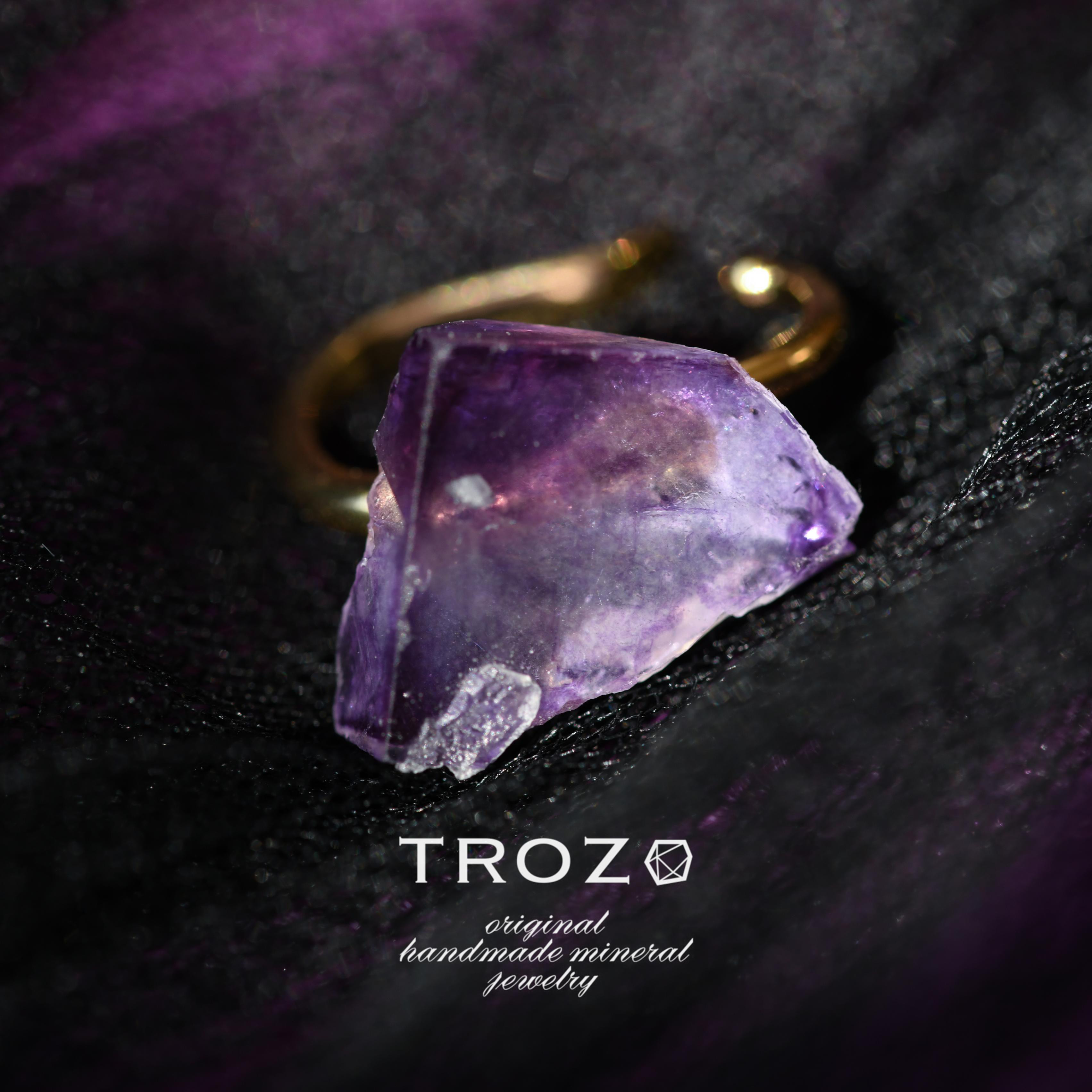 【043 Dark Heroine Collection】 フローライト 鉱物原石 イヤーカフ 天然石 アクセサリー