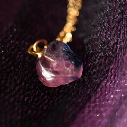 【067暗黑女英雄典藏】溫莎藍寶石礦物寶石K18（18K金）項鍊 第2張的照片