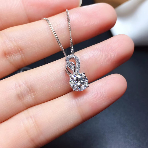 newデザイン】輝くモアサナイト ネックレスK18WG