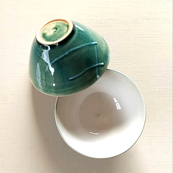 《少し訳あり品》陶のお茶碗(イッチン)【白×エメラルドグリーン】 5枚目の画像